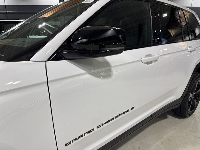 New 2025 Jeep Grand Cherokee Altitude image 4