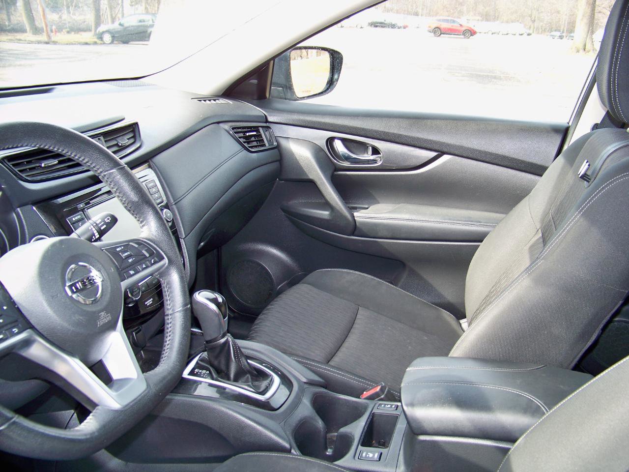 Used 2019 Nissan Rogue SV AWD/4WD image 13