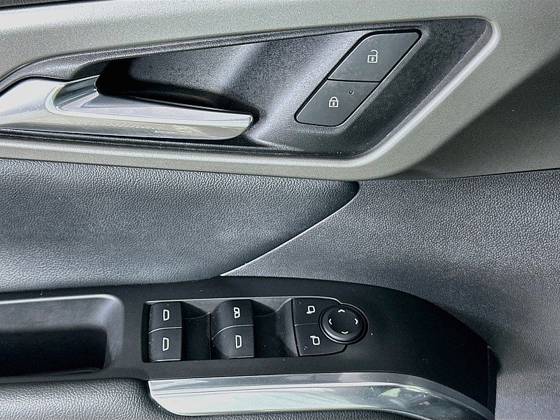 Used 2025 Chevrolet Traverse LT AWD/4WD image 19
