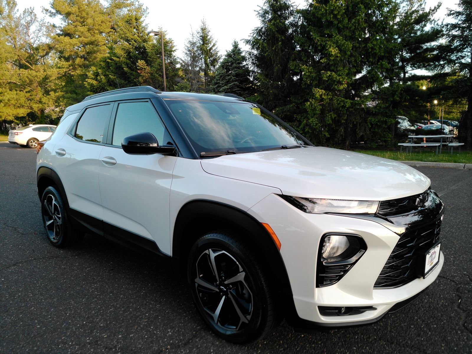 Used 2023 Chevrolet TrailBlazer RS w/ Sun and Liftgate Package AWD/4WD image 2