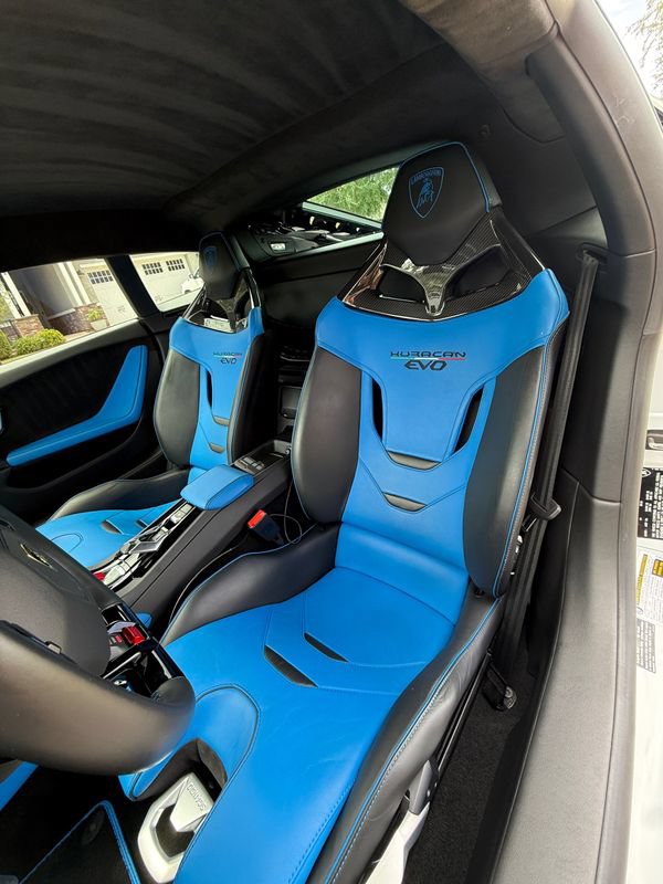 Used 2021 Lamborghini Huracan EVO RWD image 13
