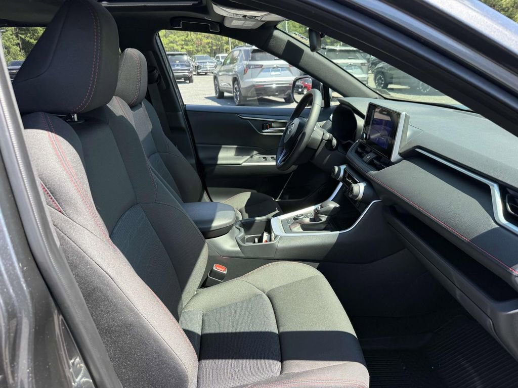 Used 2025 Toyota RAV4 SE image 14