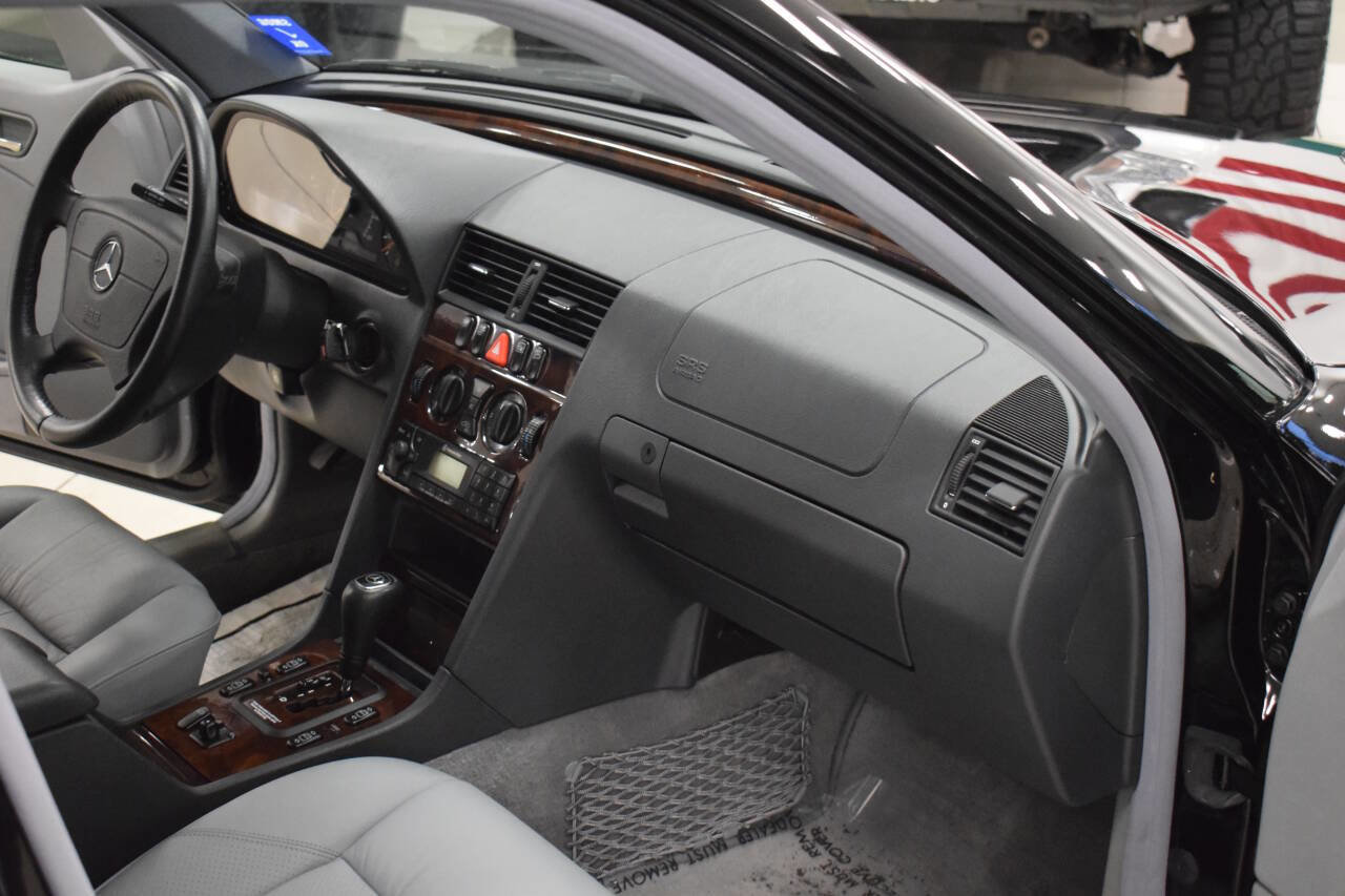 Used 2000 Mercedes-Benz C 230 image 32