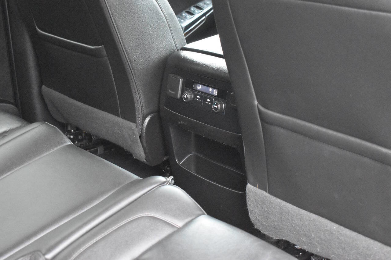 Used 2018 Chevrolet Suburban LT AWD/4WD image 18