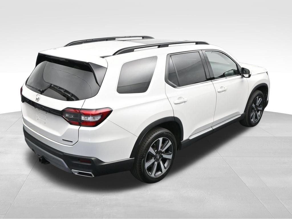Used 2025 Honda Pilot Touring image 32