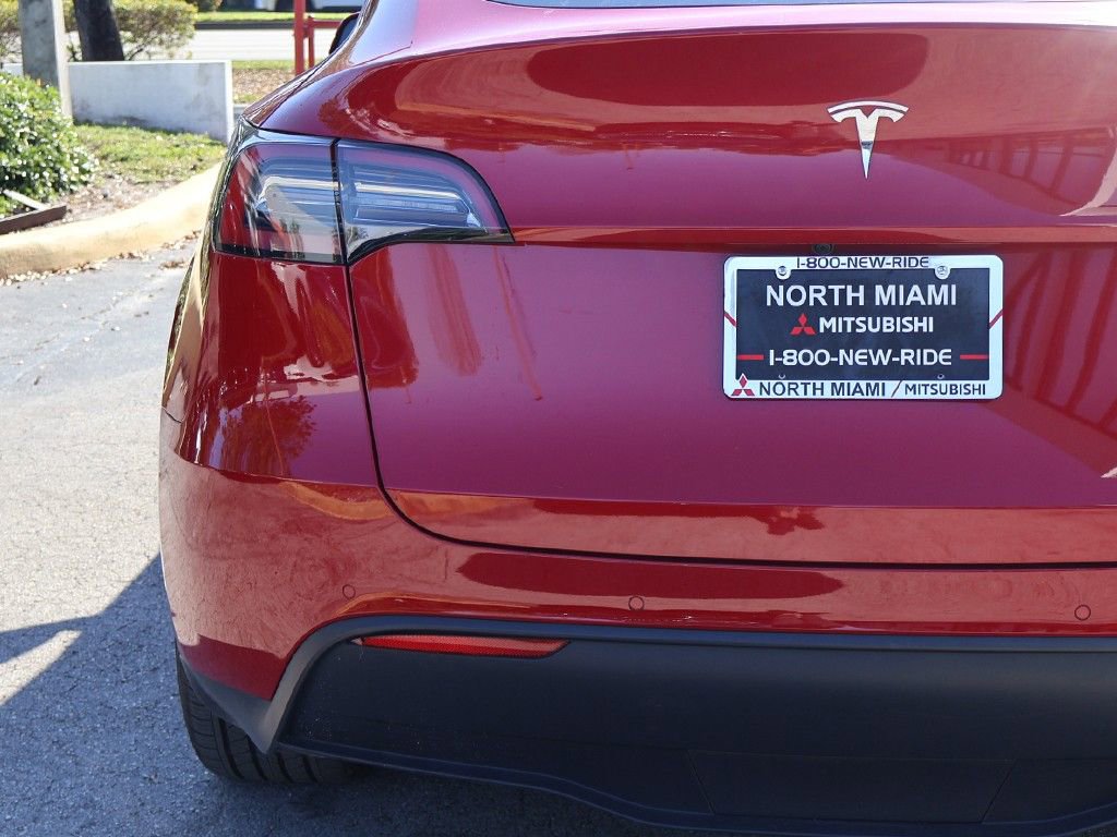 Used 2022 Tesla Model Y Long Range image 15