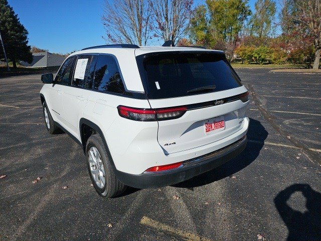 Used 2023 Jeep Grand Cherokee Limited w/ Luxury Tech Group II image 3