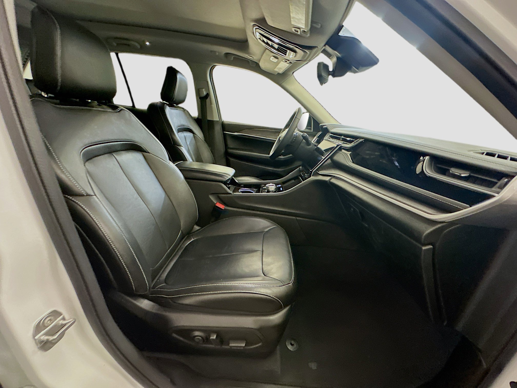 Used 2023 Jeep Grand Cherokee 4WD 4xe image 34