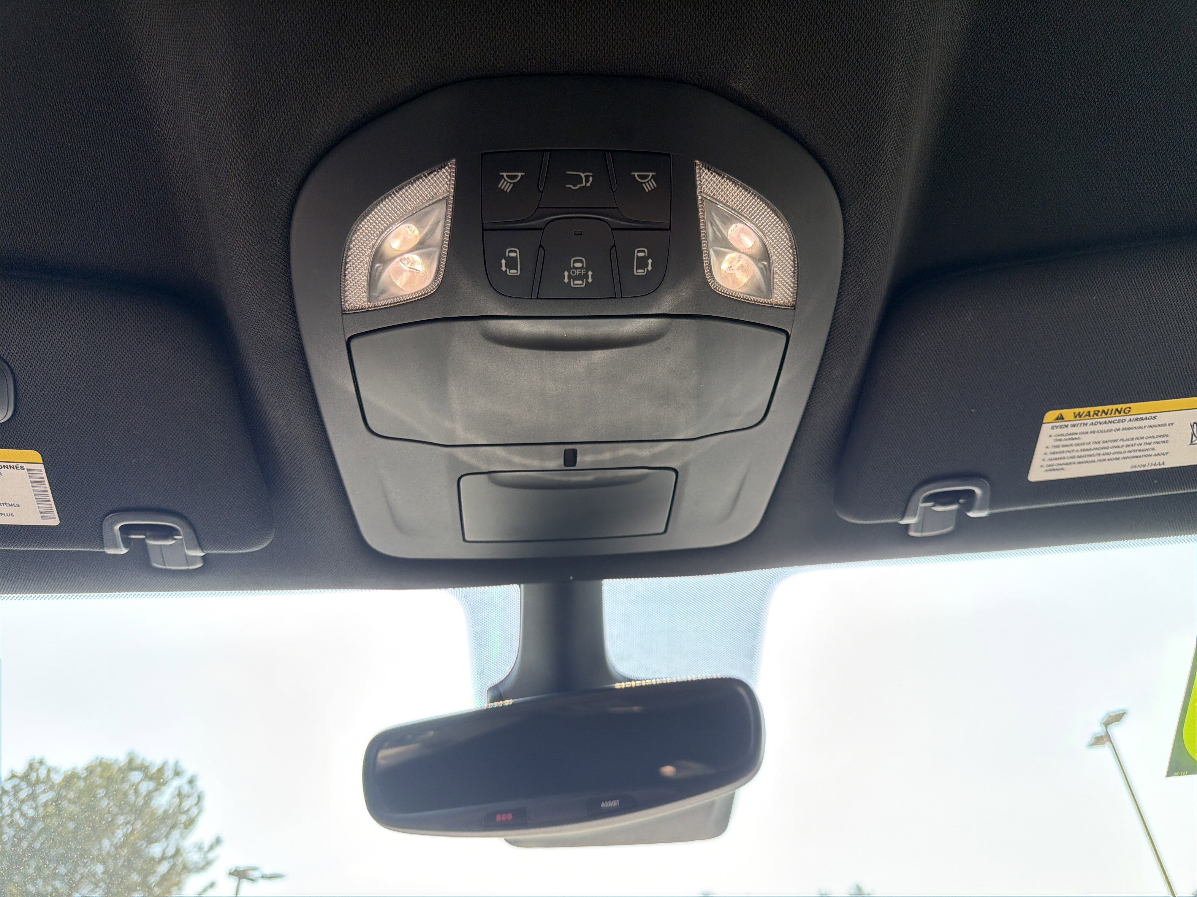 Used 2025 Chrysler Pacifica Select image 5