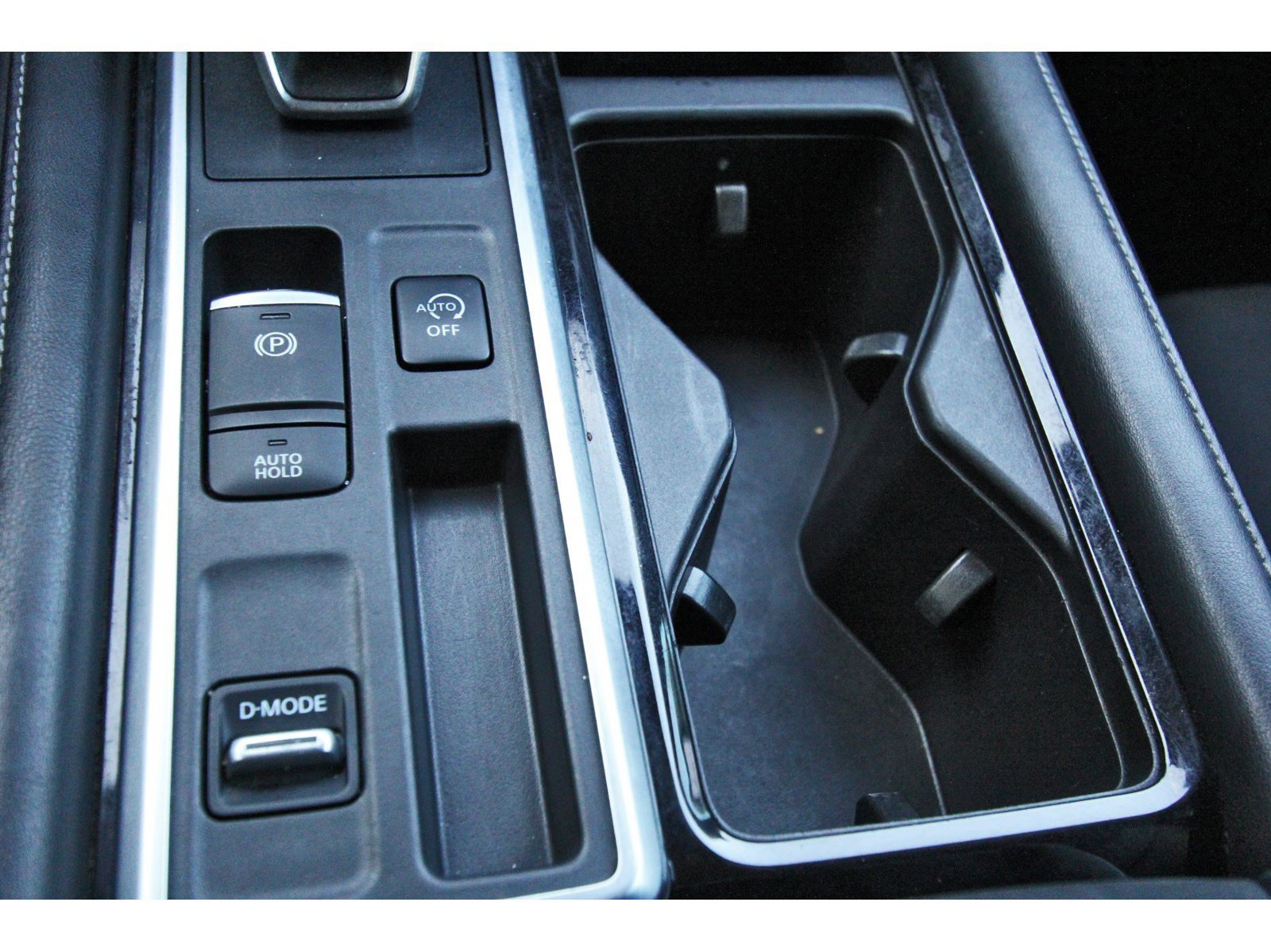Used 2022 Nissan Pathfinder SV FWD image 28