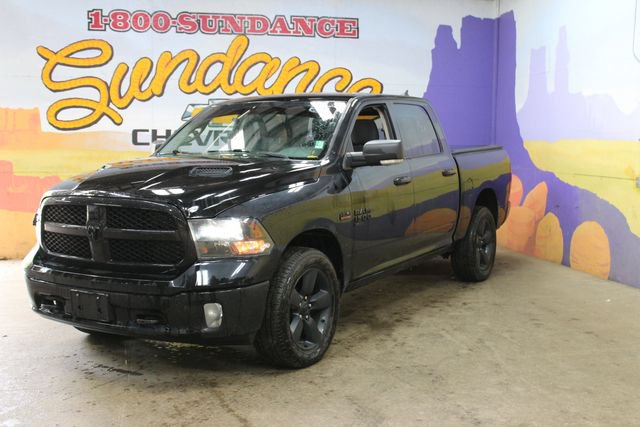 Used 2019 RAM 1500 Classic SLT w/ Black Appearance Group AWD/4WD image 7