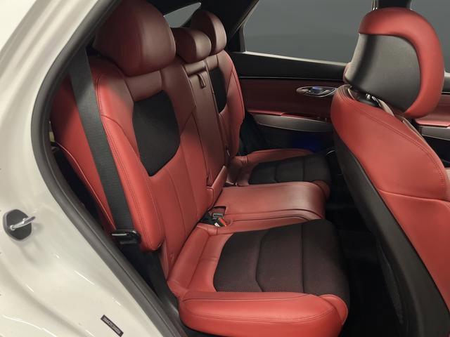 Used 2025 Genesis GV70 3.5T Sport image 31