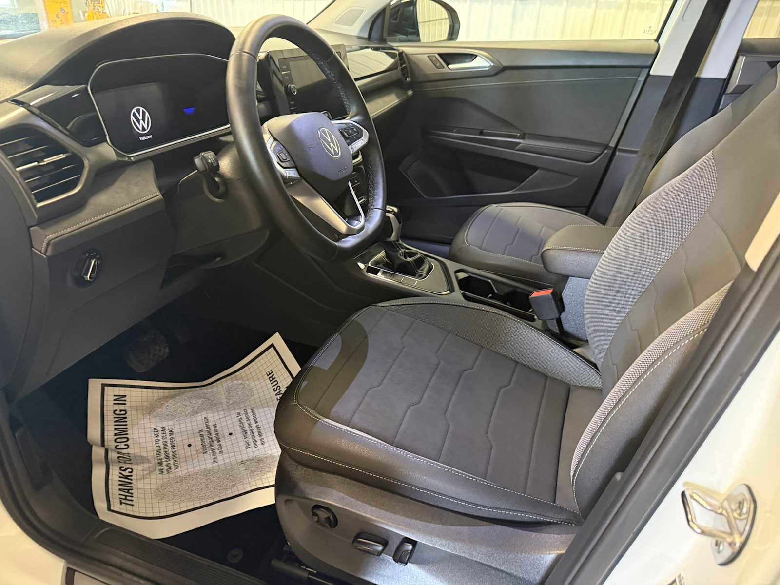 Used 2025 Volkswagen Taos SE FWD image 19
