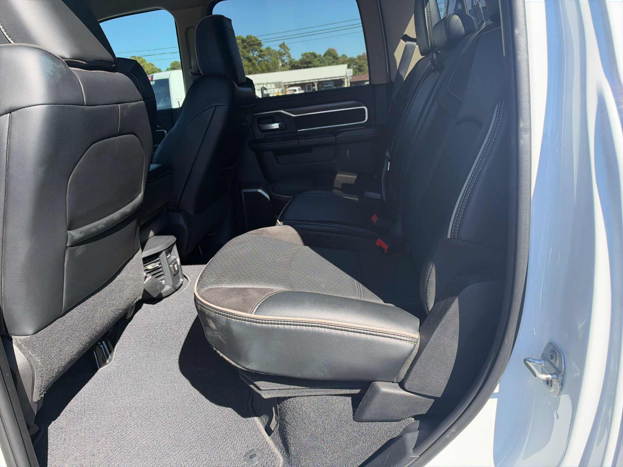Used 2022 RAM 2500 Laramie AWD/4WD image 16