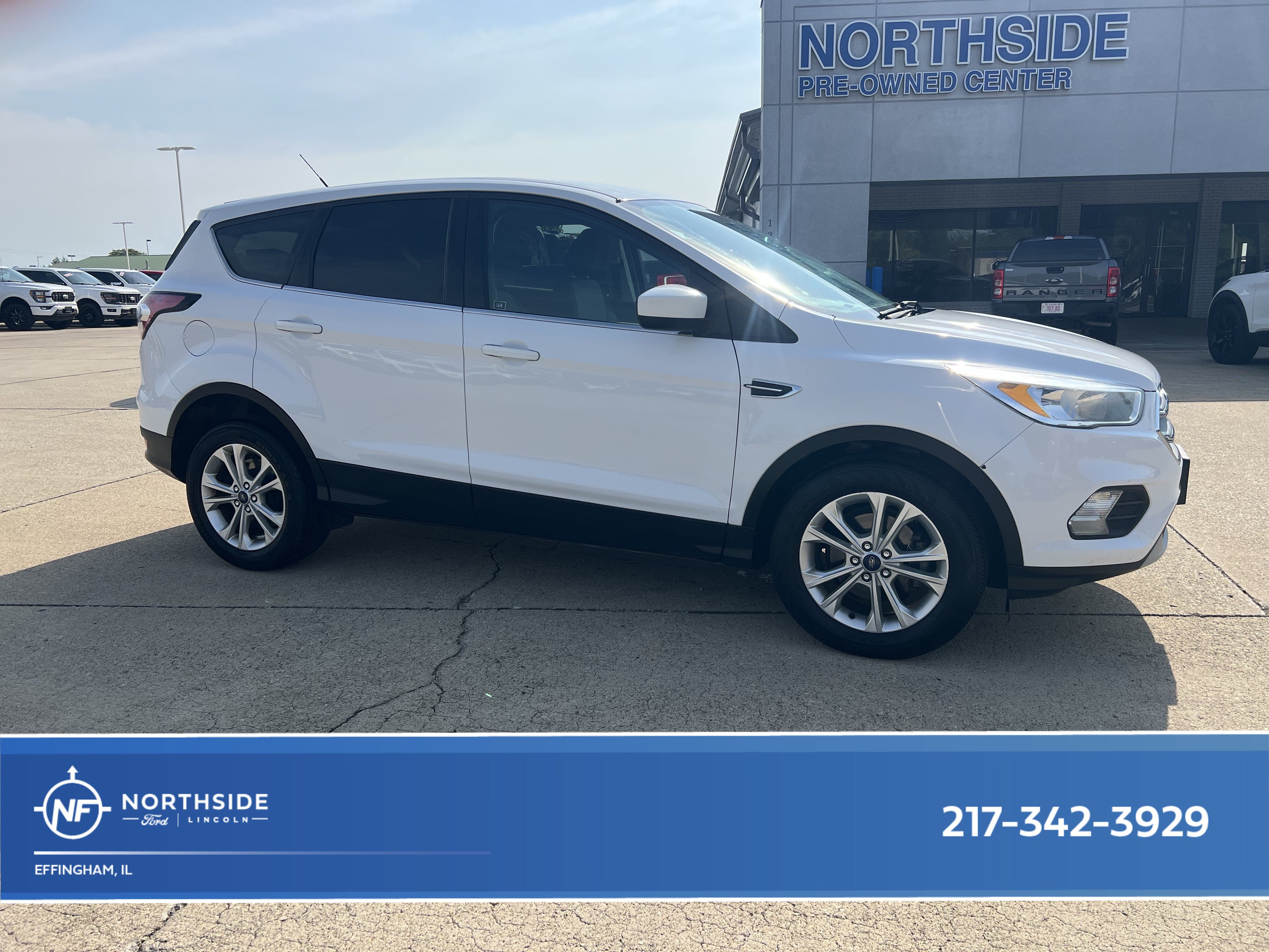 Used 2017 Ford Escape SE FWD image 1