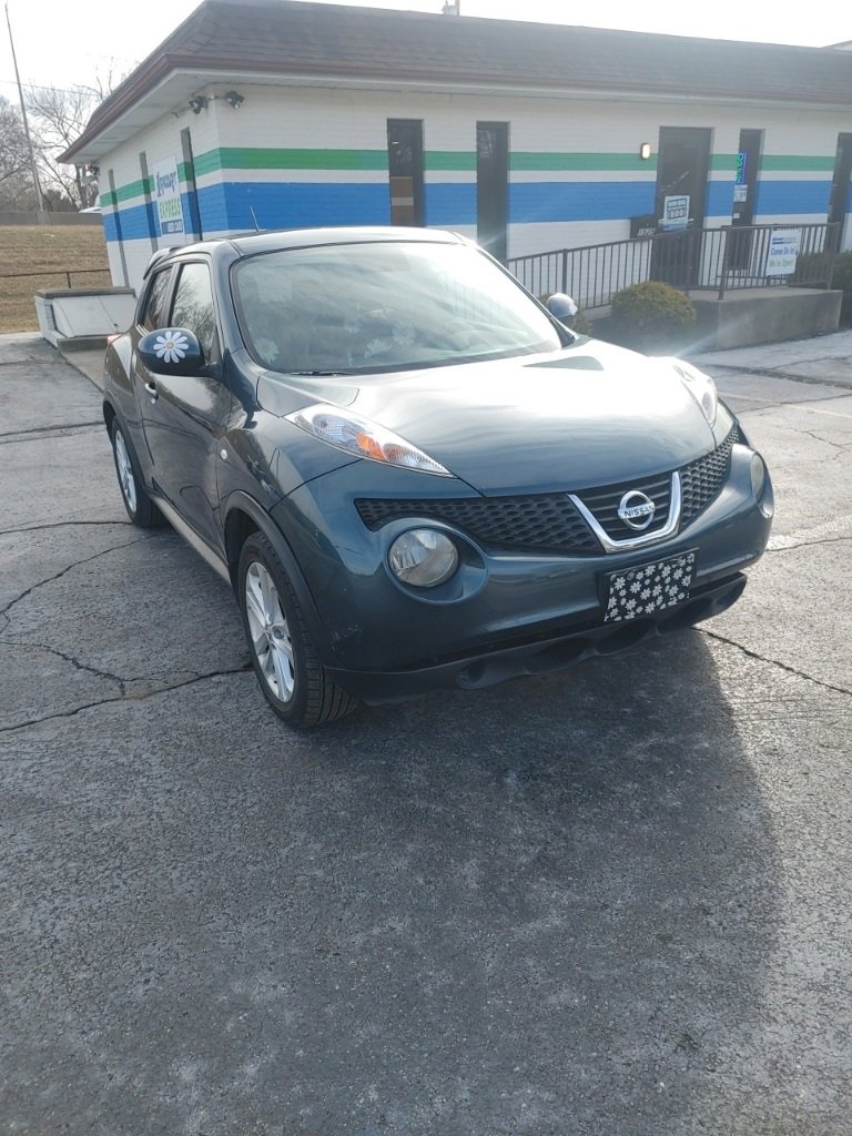 Used 2013 Nissan Juke SV image 2