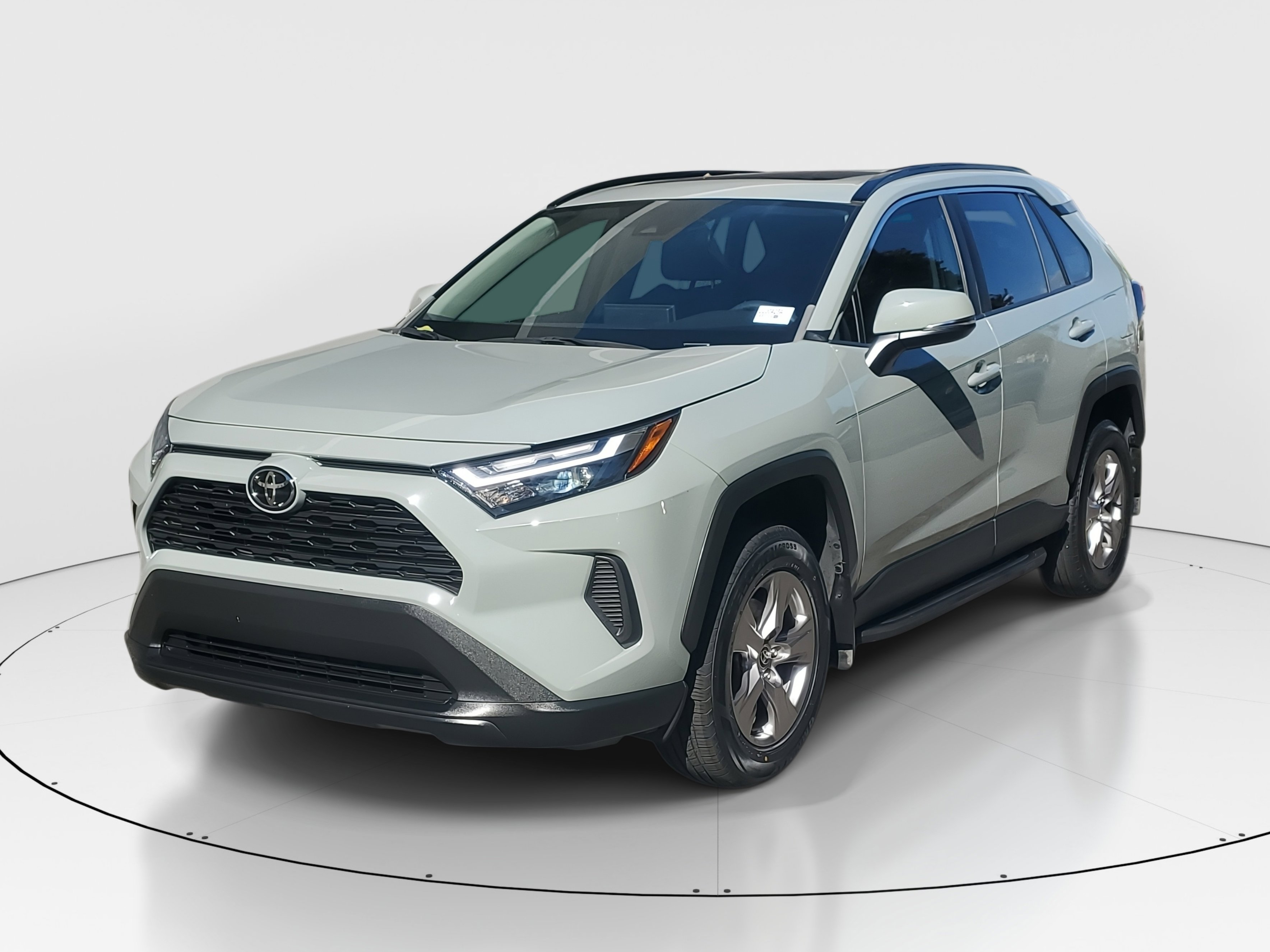 Used 2022 Toyota RAV4 XLE image 3