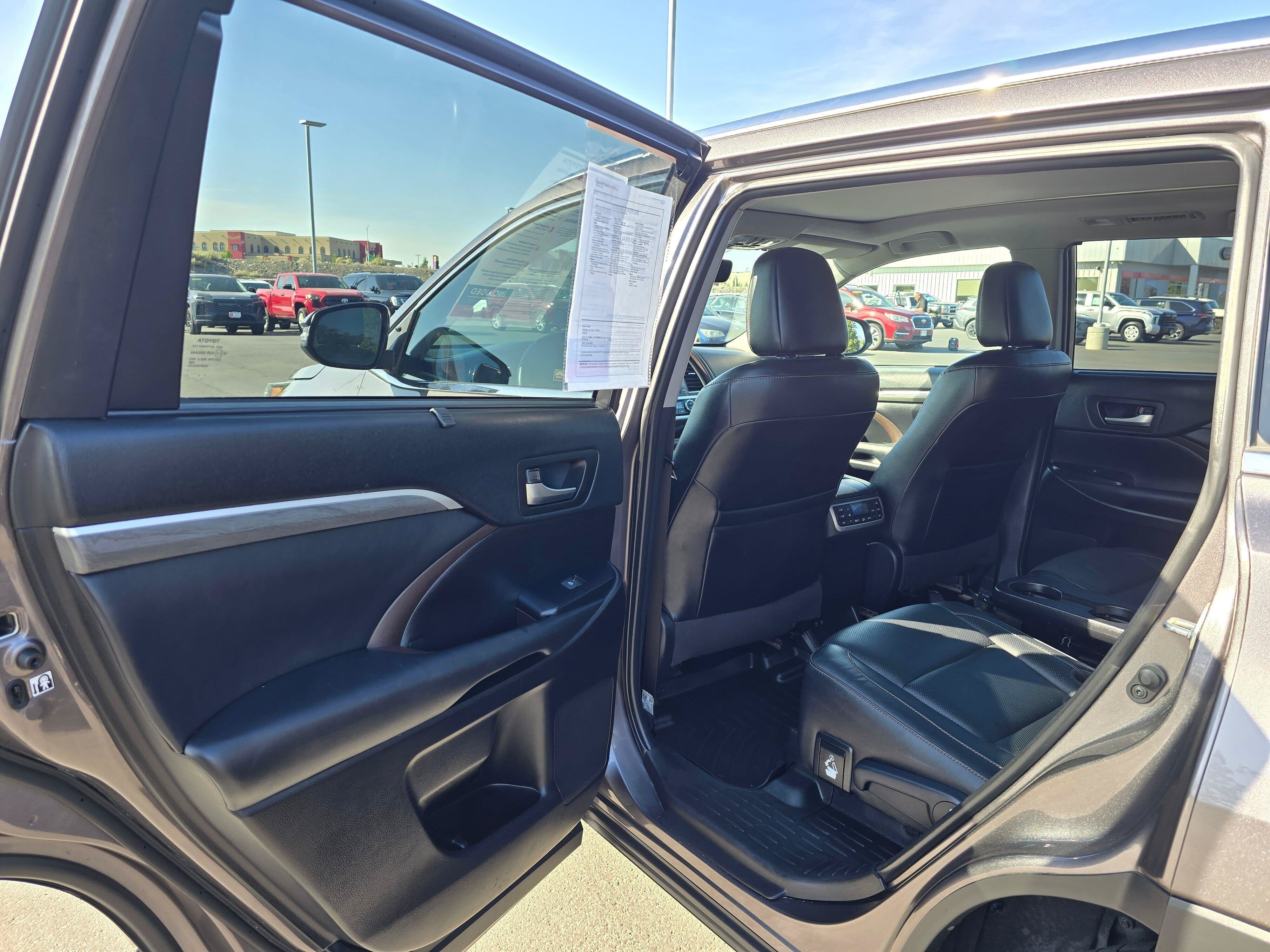 Used 2019 Toyota Highlander Limited Platinum AWD/4WD image 15
