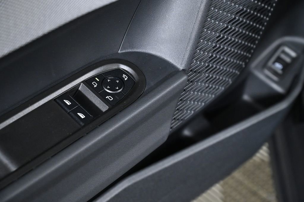 Used 2025 MINI Cooper 2-Door Hardtop image 26