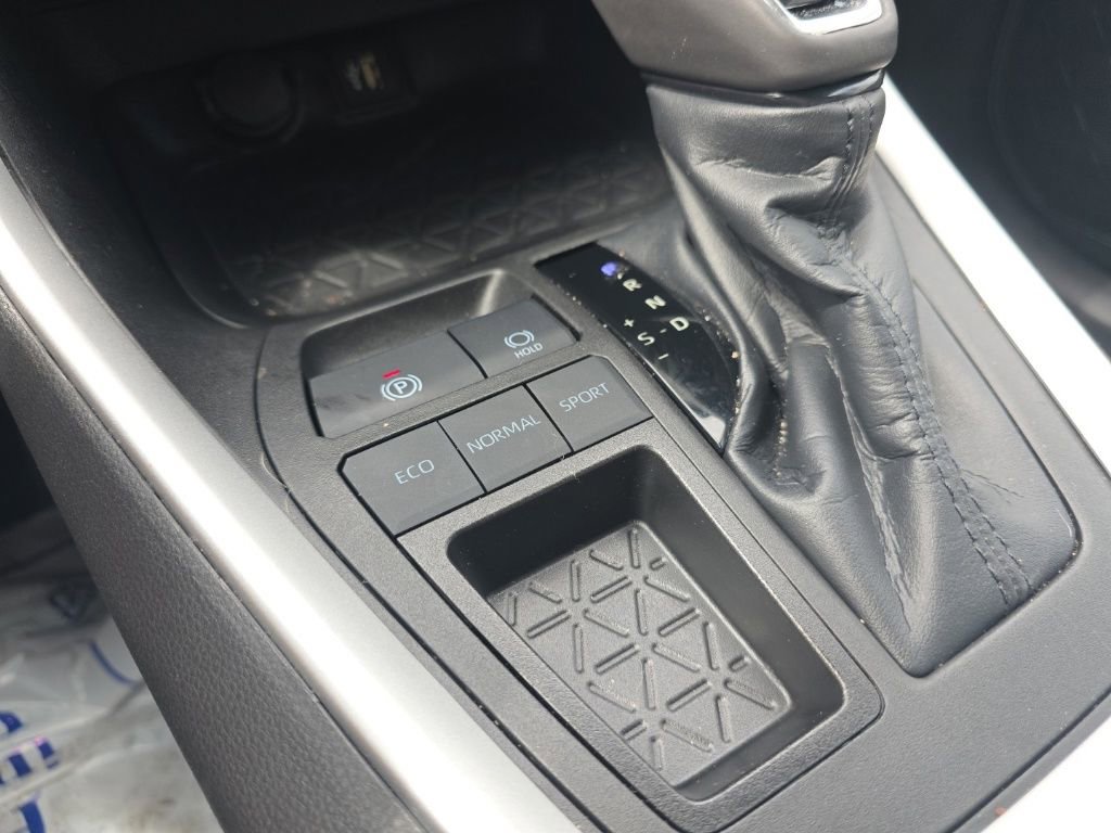 Used 2023 Toyota RAV4 XLE Premium image 27