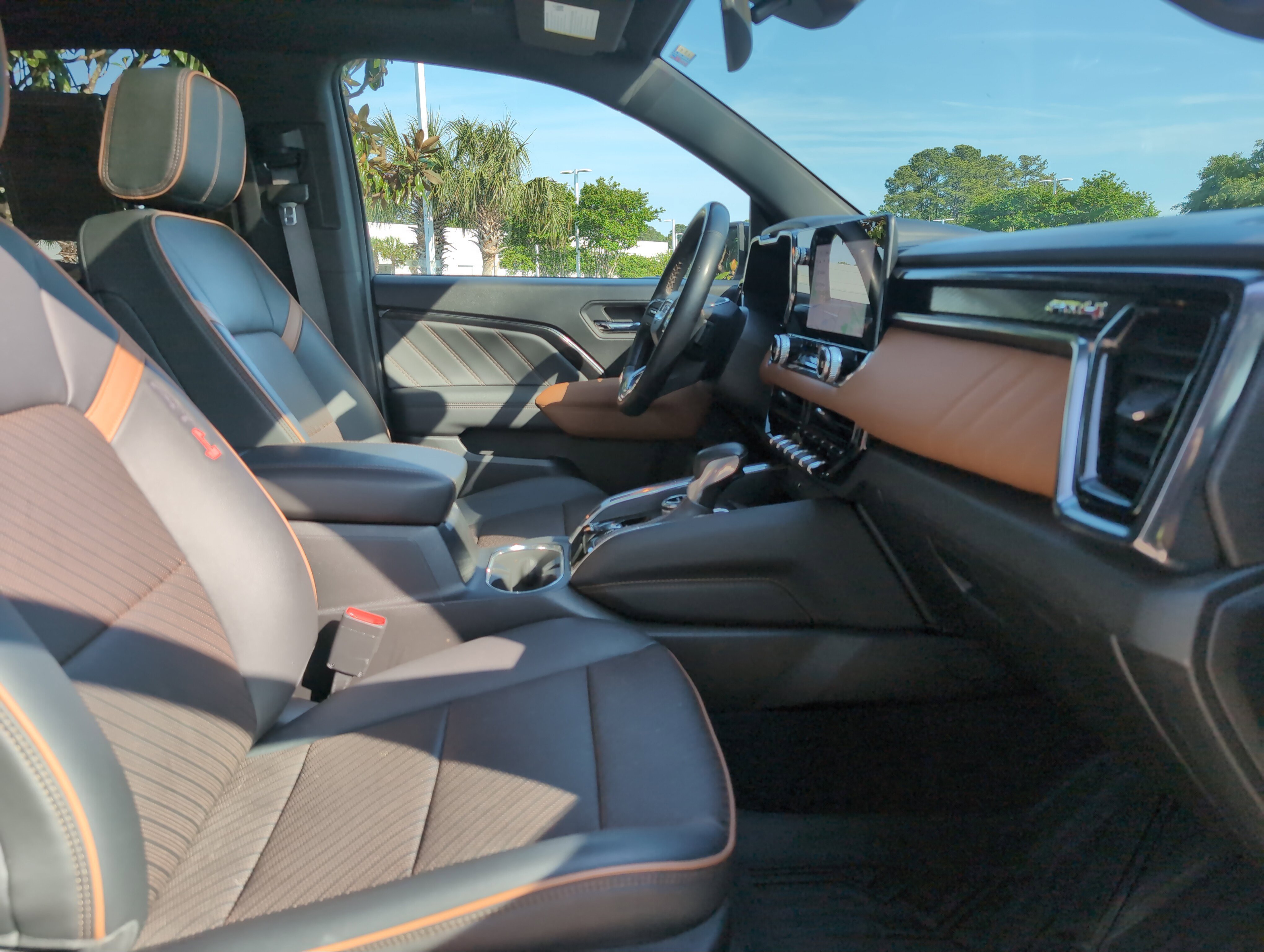 Used 2024 GMC Canyon AT4 w/ AT4 Premium Package AWD/4WD image 31