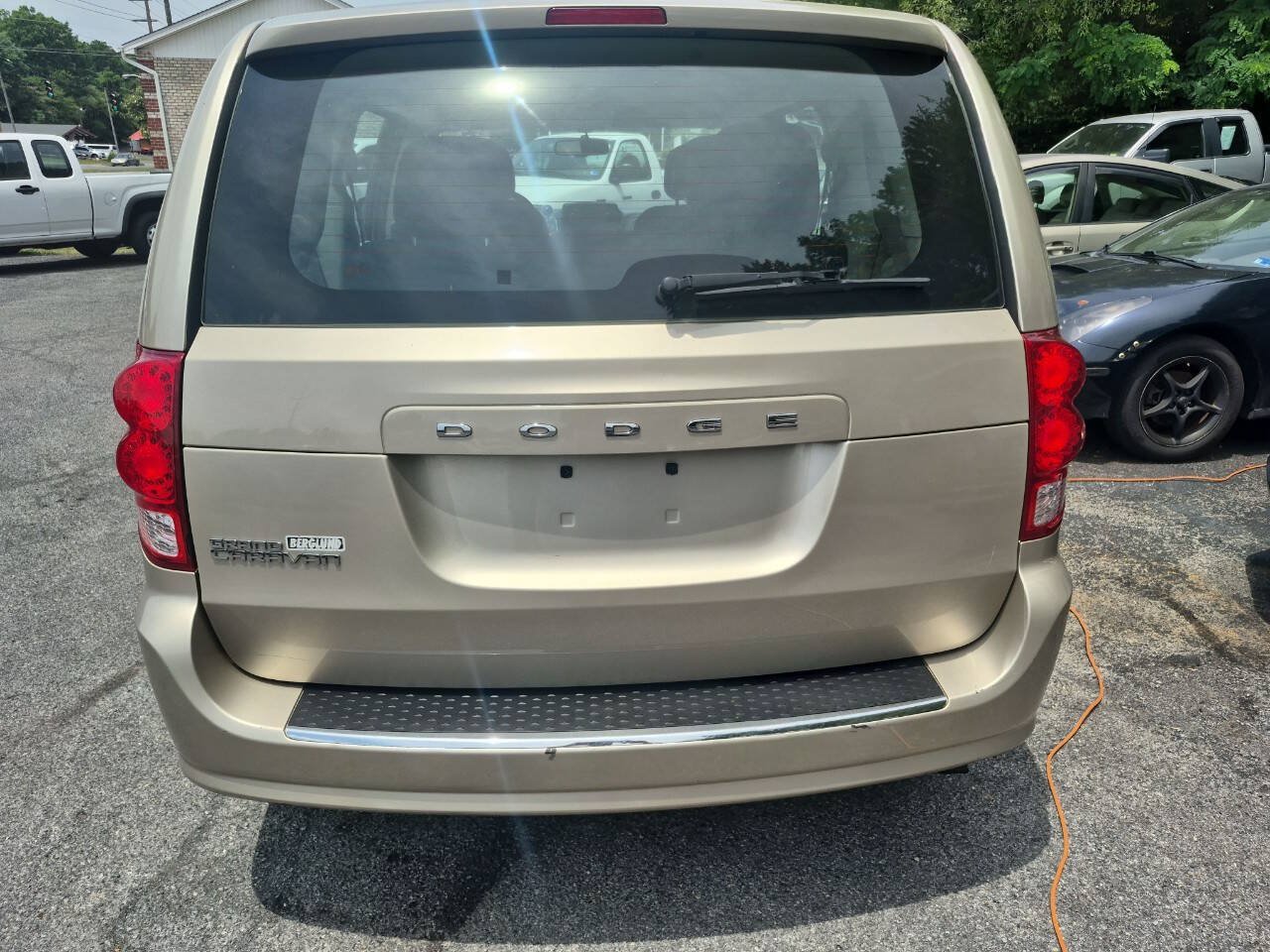 Used 2013 Dodge Grand Caravan American Value Package w/ UConnect Hands-Free Group FWD image 3