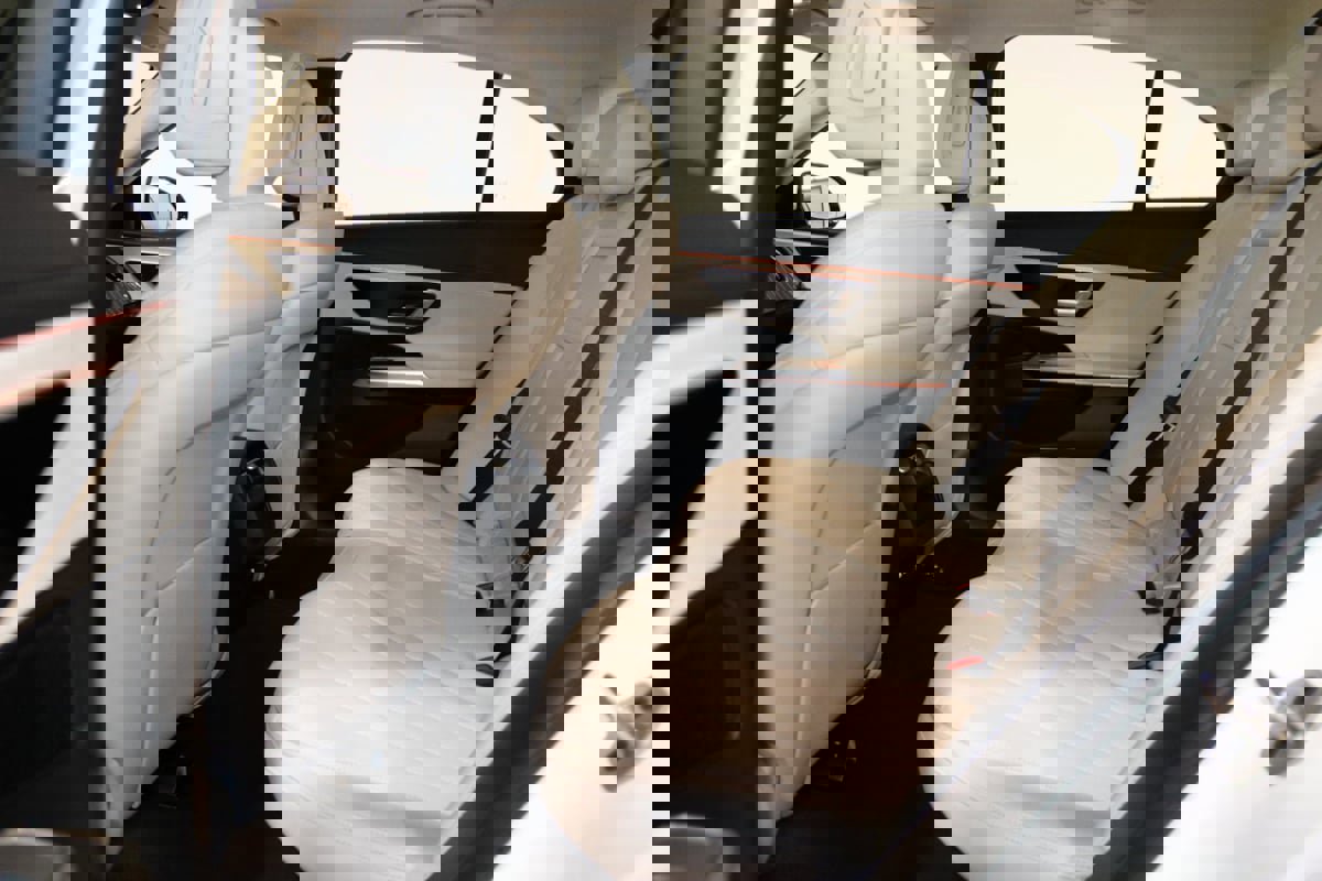 Used 2025 Mercedes-Benz E 350 4MATIC Sedan image 58