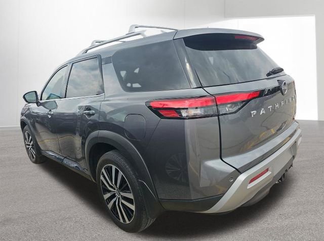Used 2024 Nissan Pathfinder Platinum w/ Cargo Package image 3