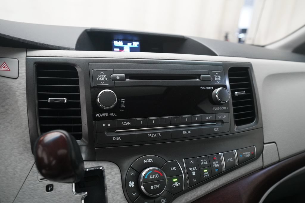 Used 2014 Toyota Sienna XLE FWD image 6