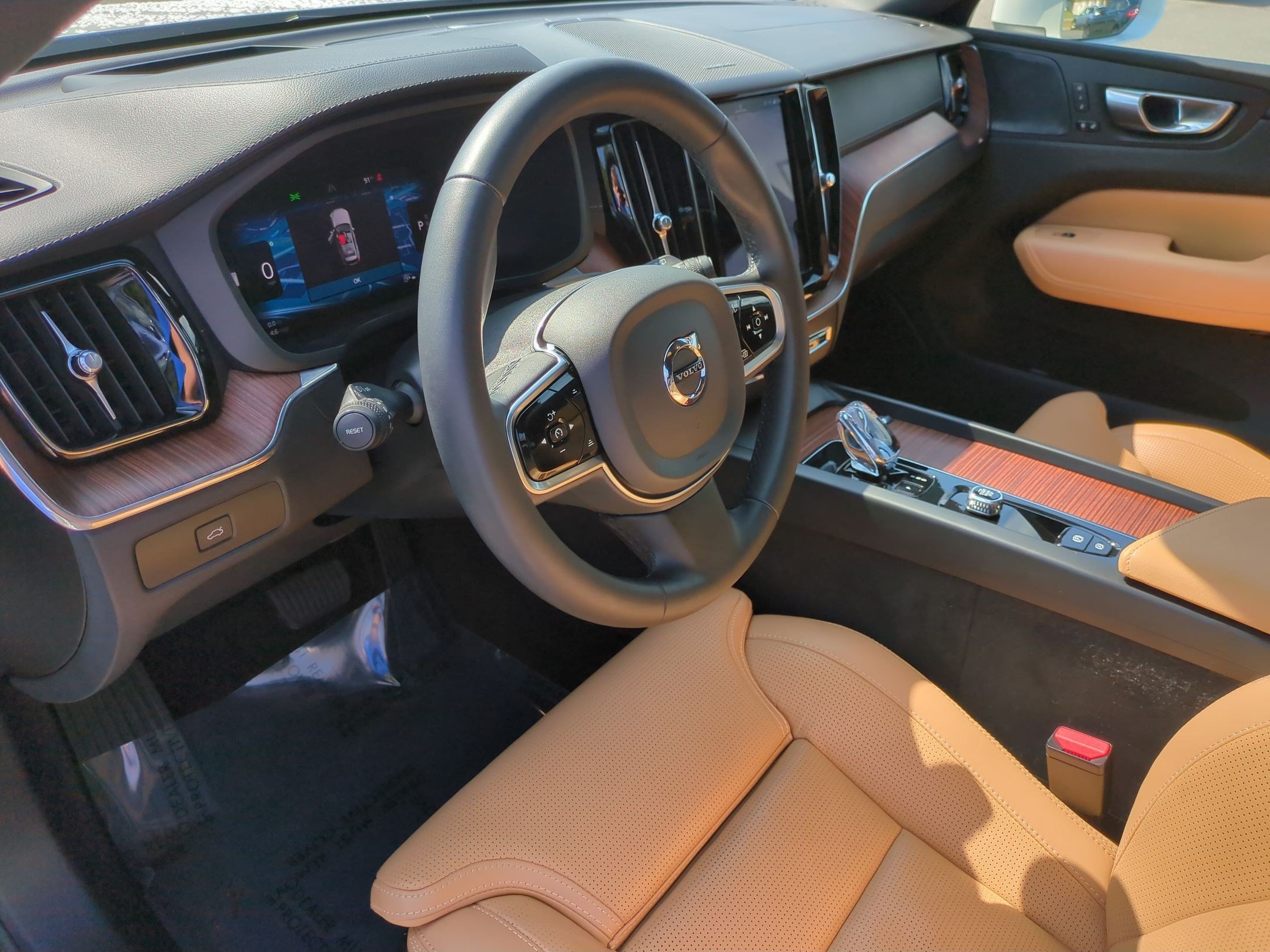 Used 2023 Volvo XC60 B5 Ultimate w/ Climate Package AWD/4WD image 16