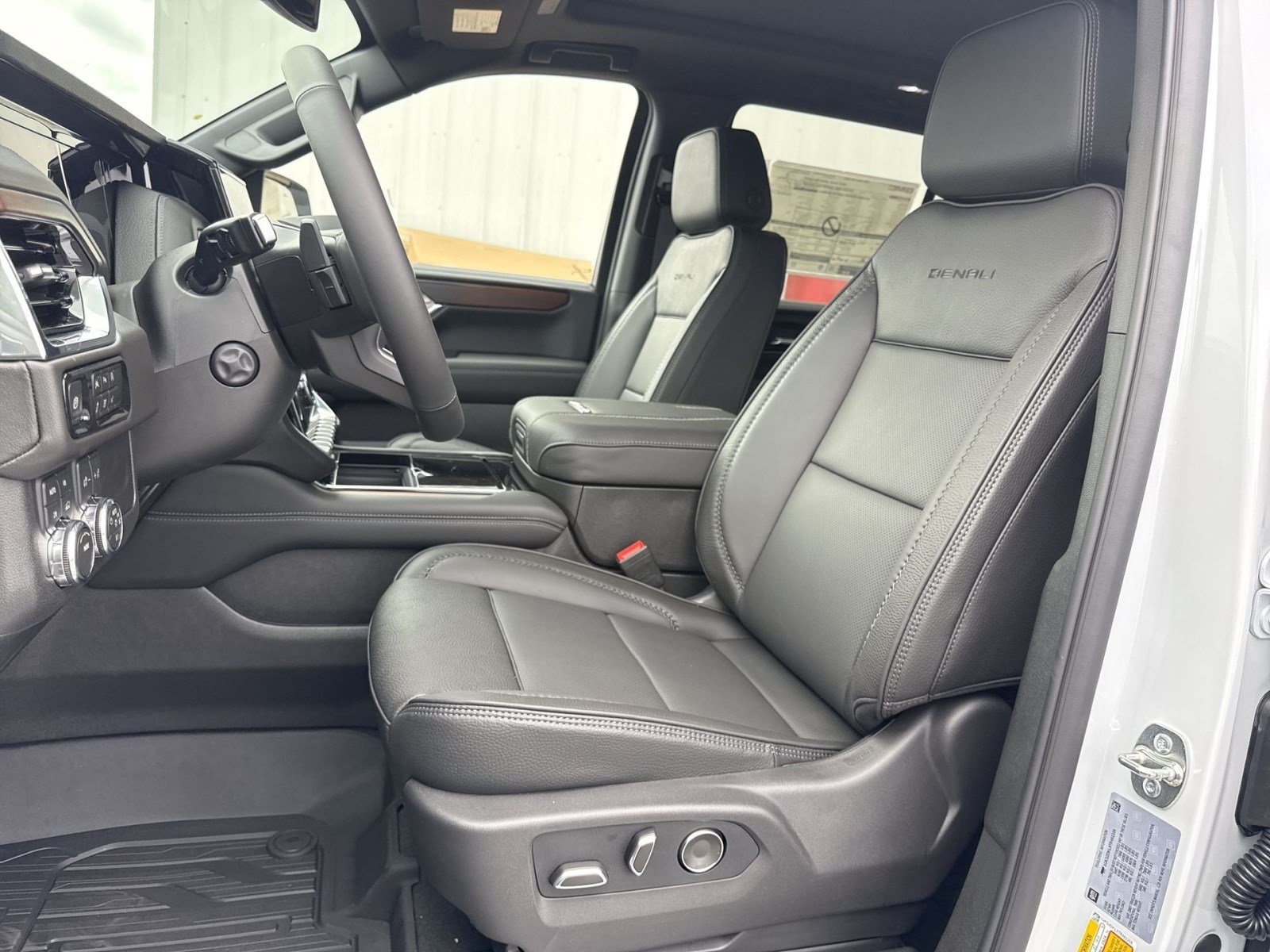 New 2026 GMC Yukon Denali w/ Sun & Power Step Package AWD/4WD image 10