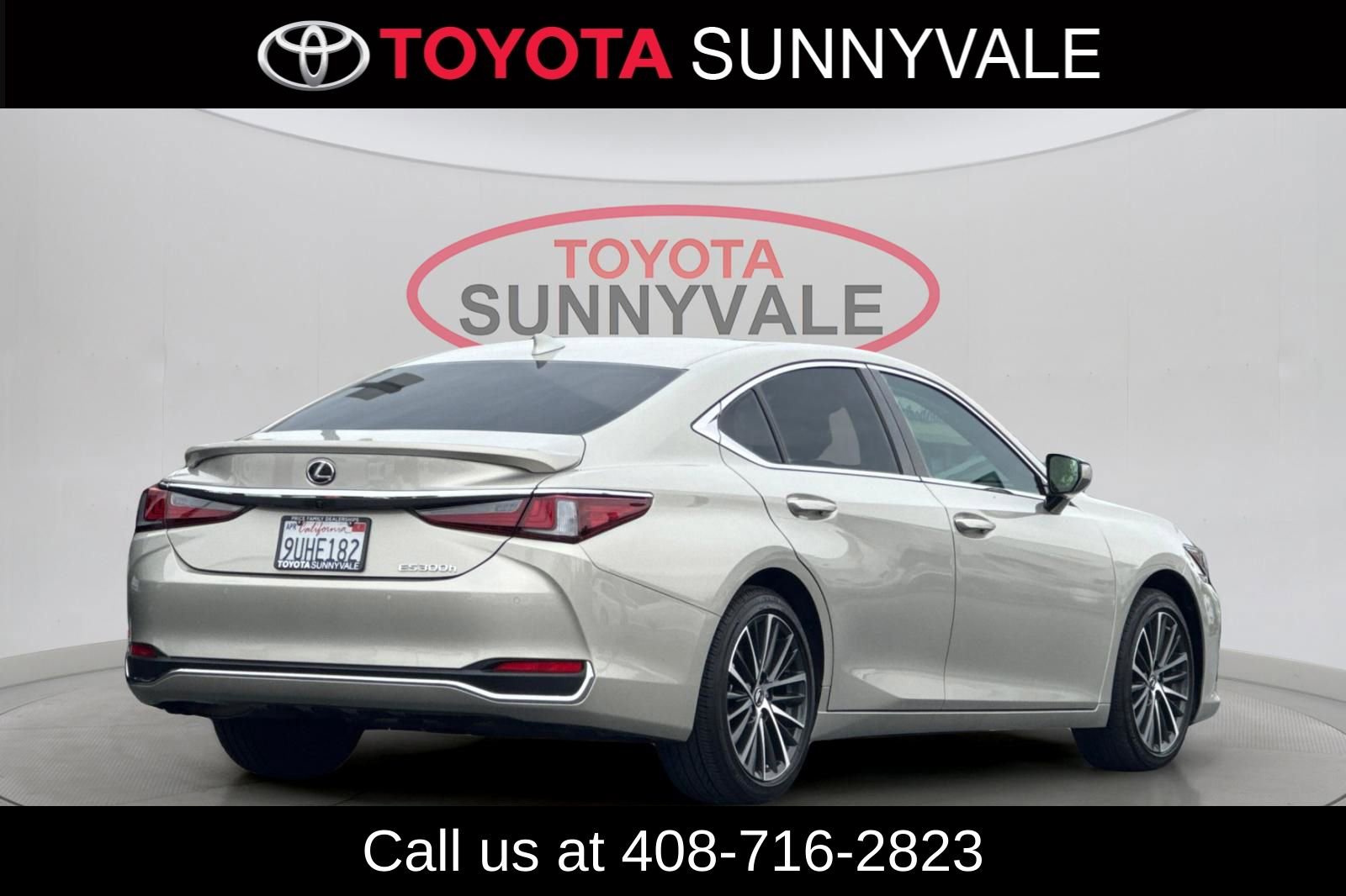 Used 2025 Lexus ES 300h w/ Premium Package image 3