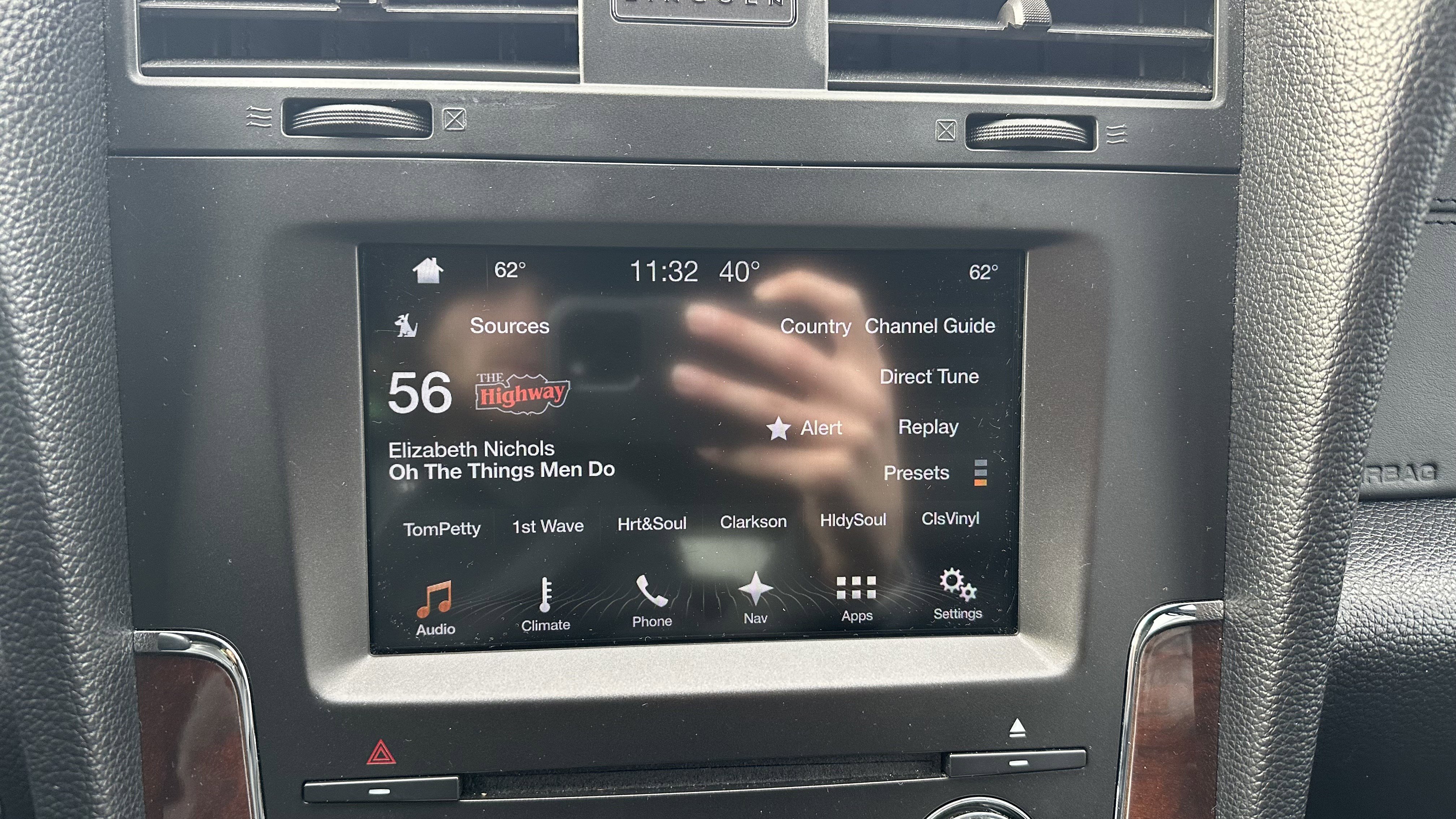 Used 2017 Lincoln Navigator Select image 24