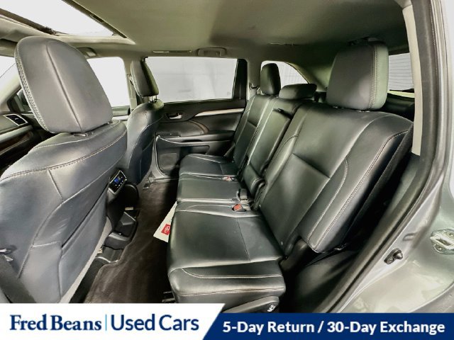 Used 2016 Toyota Highlander XLE AWD/4WD image 31