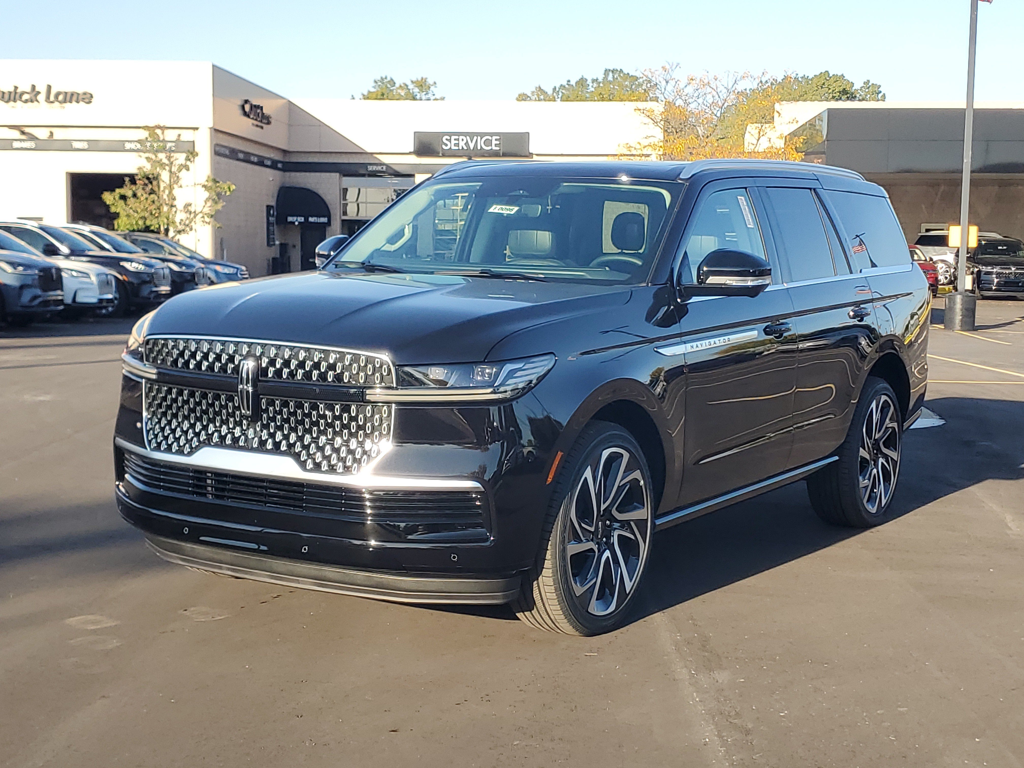 New 2027 Lincoln Navigator Reserve AWD/4WD image 2