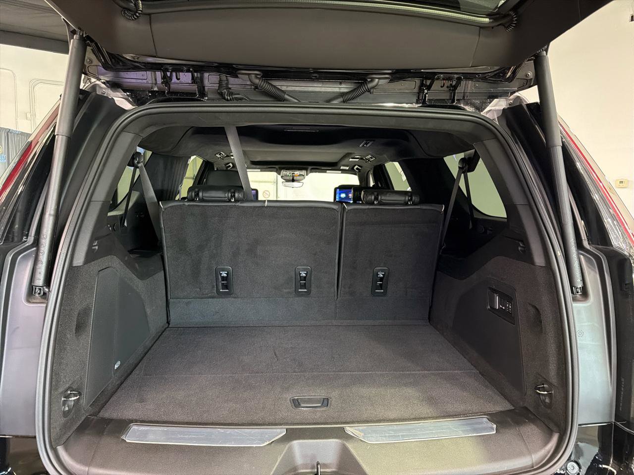 Used 2026 Cadillac Escalade ESV V image 27