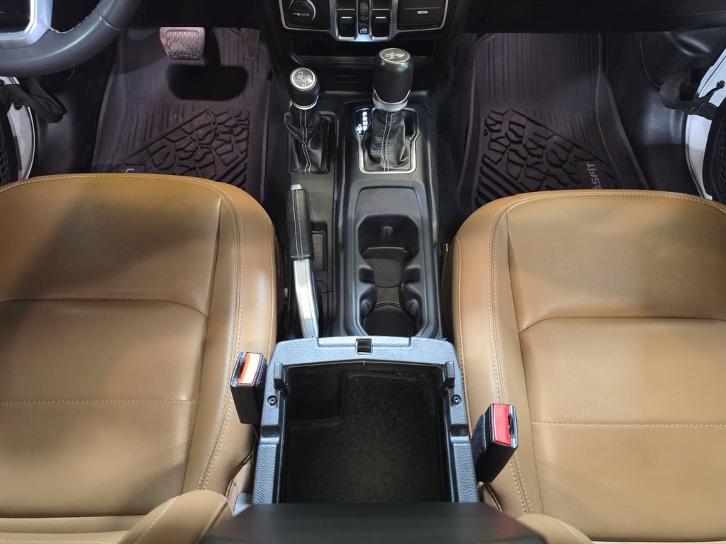 Used 2023 Jeep Wrangler Unlimited Sahara AWD/4WD image 18