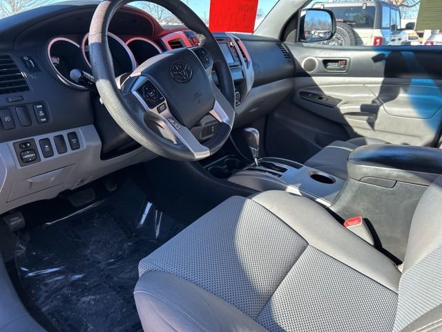 Used 2014 Toyota Tacoma 4x4 Access Cab V6 w/ TRD Sport Package image 16