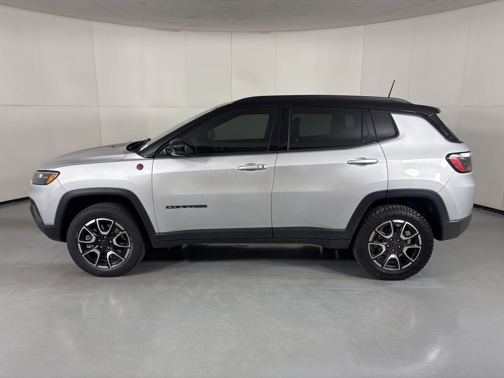 Used 2025 Jeep Compass Trailhawk AWD/4WD image 5