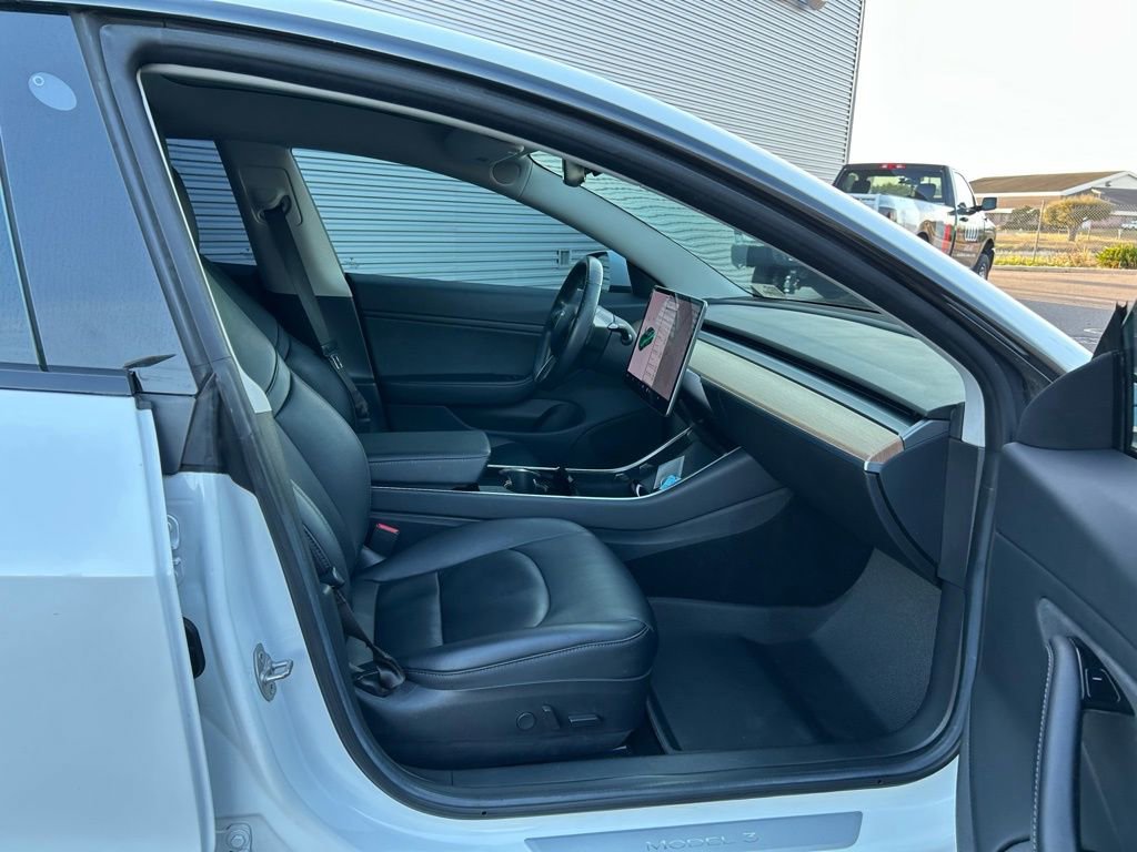 Used 2018 Tesla Model 3 image 39