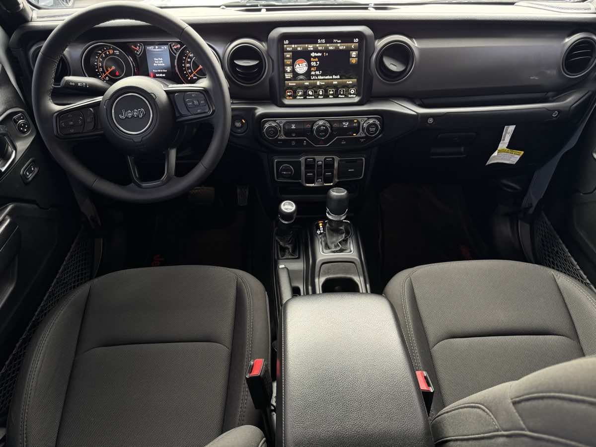 Used 2023 Jeep Gladiator Sport AWD/4WD image 18