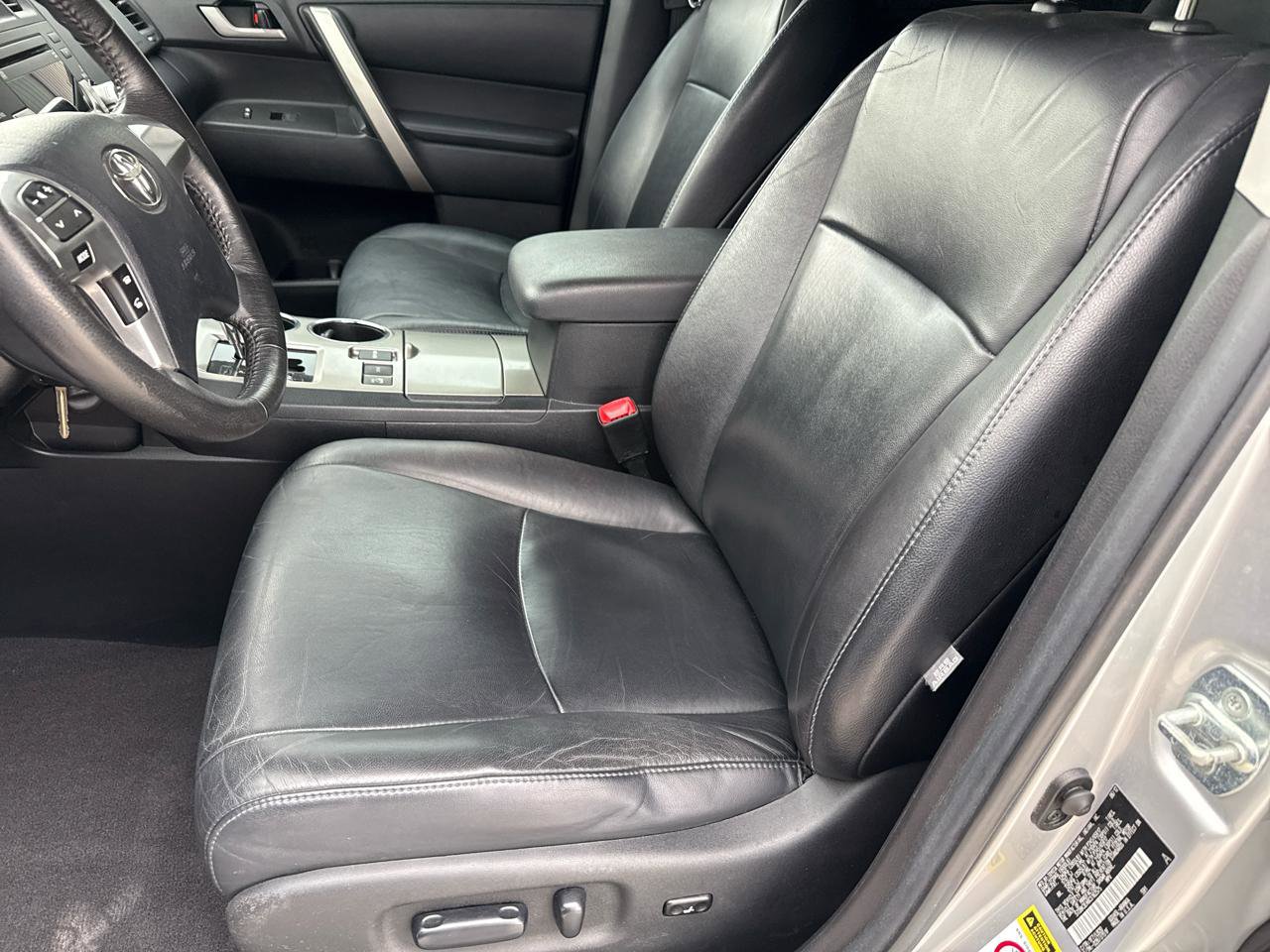 Used 2012 Toyota Highlander SE w/ Tow Pkg AWD/4WD image 33
