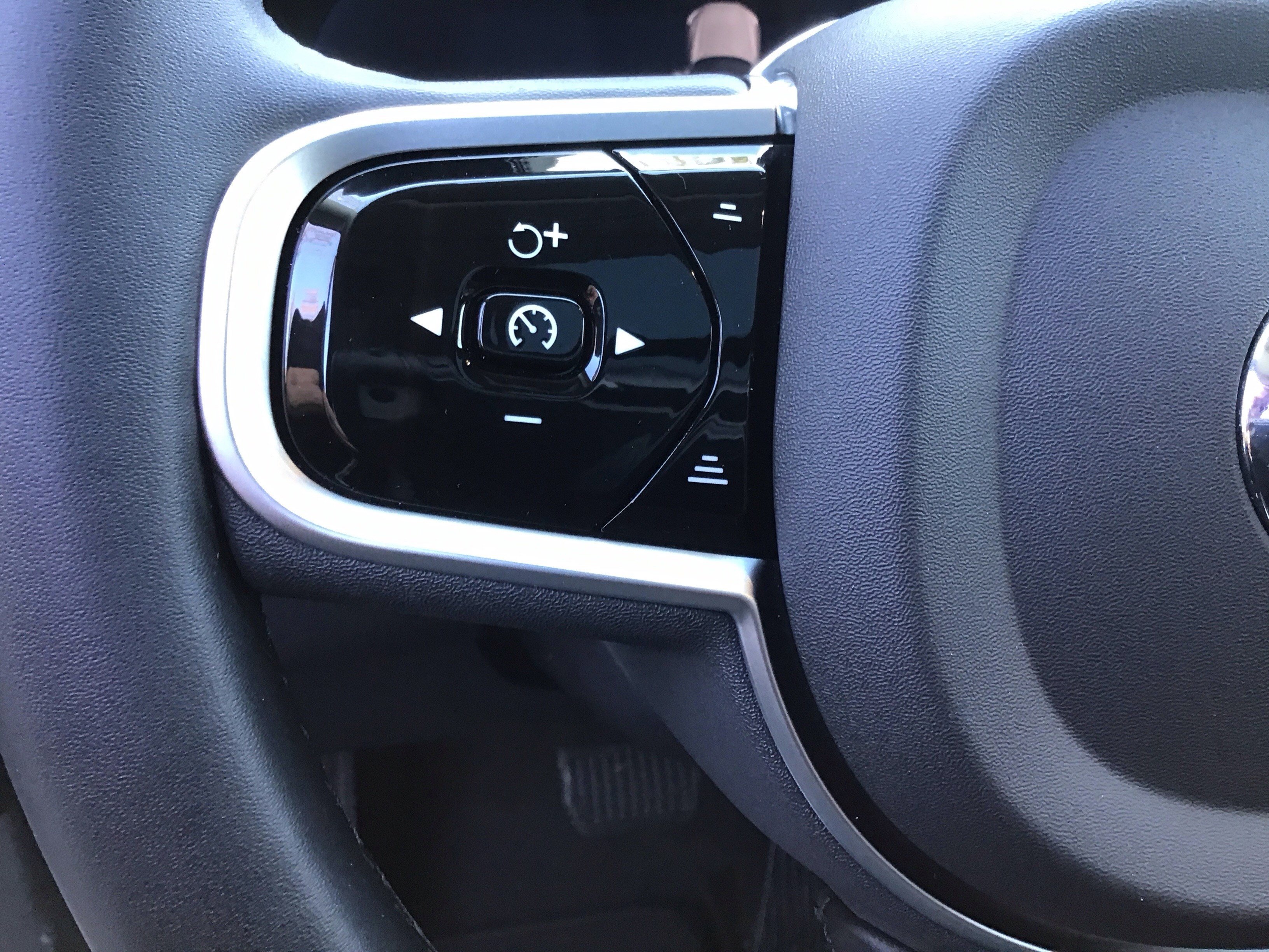 Certified 2025 Volvo XC60 B5 Plus image 19