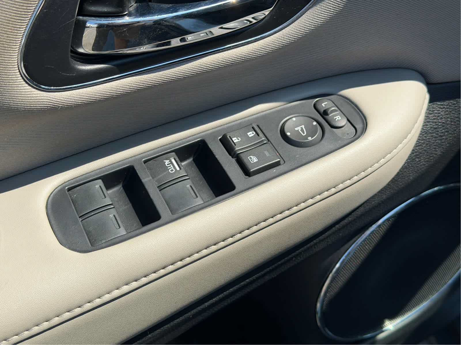 Used 2018 Honda HR-V EX image 8