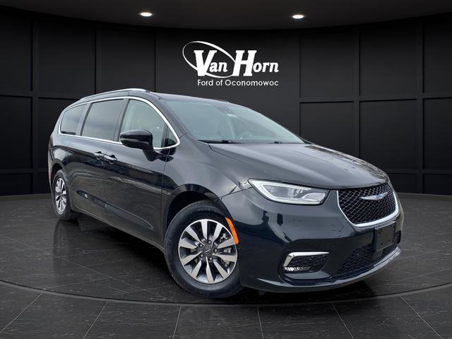 Used 2021 Chrysler Pacifica Touring-L image 2