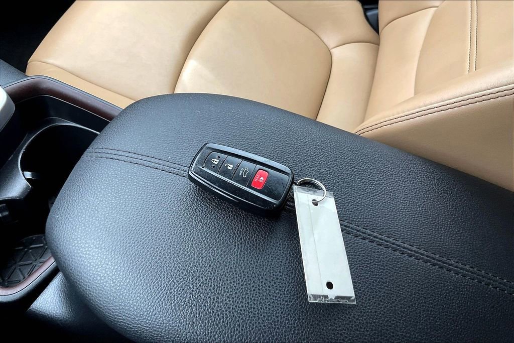 Used 2019 Toyota RAV4 Limited AWD/4WD image 14