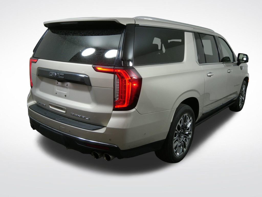 Used 2023 GMC Yukon XL Denali Ultimate AWD/4WD image 3