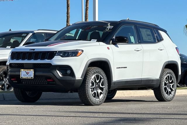 New 2026 Jeep Compass Trailhawk w/ Sun, Sound & Navigation Group AWD/4WD image 13