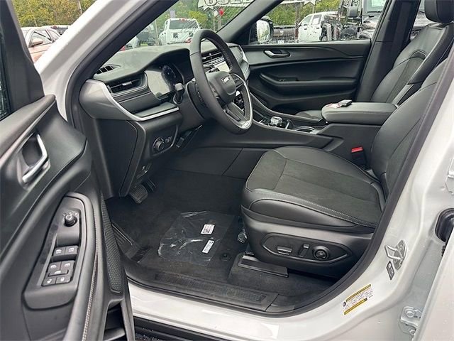 New 2025 Jeep Grand Cherokee L Altitude image 11
