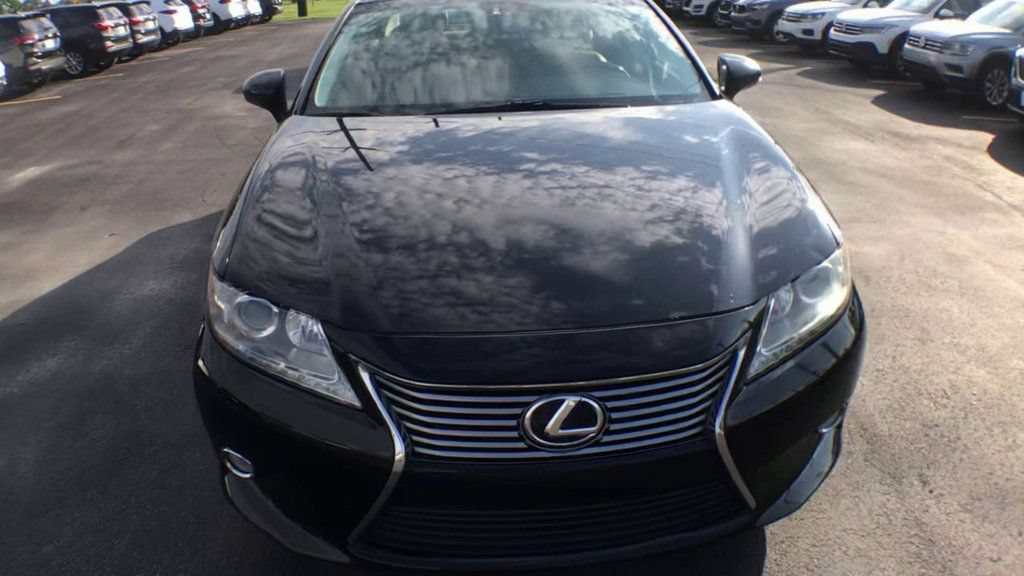 Used 2013 Lexus ES 300h w/ Luxury Pkg FWD image 3